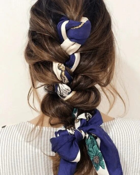 Прически длинные с лентой 10 Hair Accessories To Try Out This Summer To Help Stay Cool - Society19 Scarf h