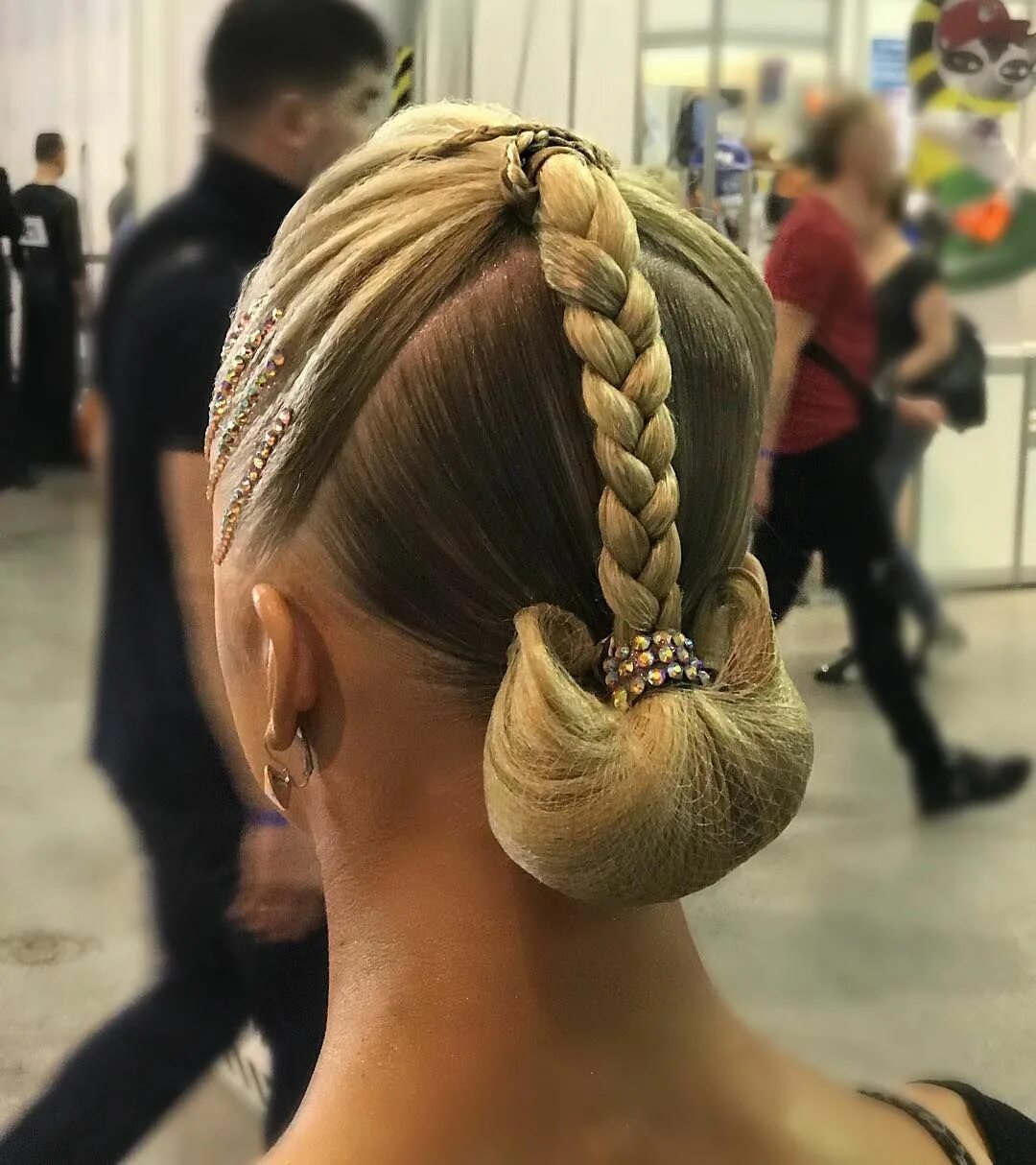 Прически для бальных танцев Алина Воронцова on Instagram: "Ballroom hairstyle for @victoria_terekhova by me 