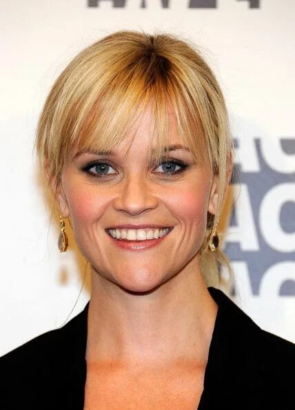 Прически для большого лба женские Reese Witherspoon Ponytail Square face hairstyles, How to cut bangs, High forehe