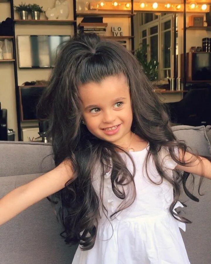 Прически для девочек густые волосы This Little Girl’s Long Hair Can Make Anyone Feel Jealous Hair, Long hair styles