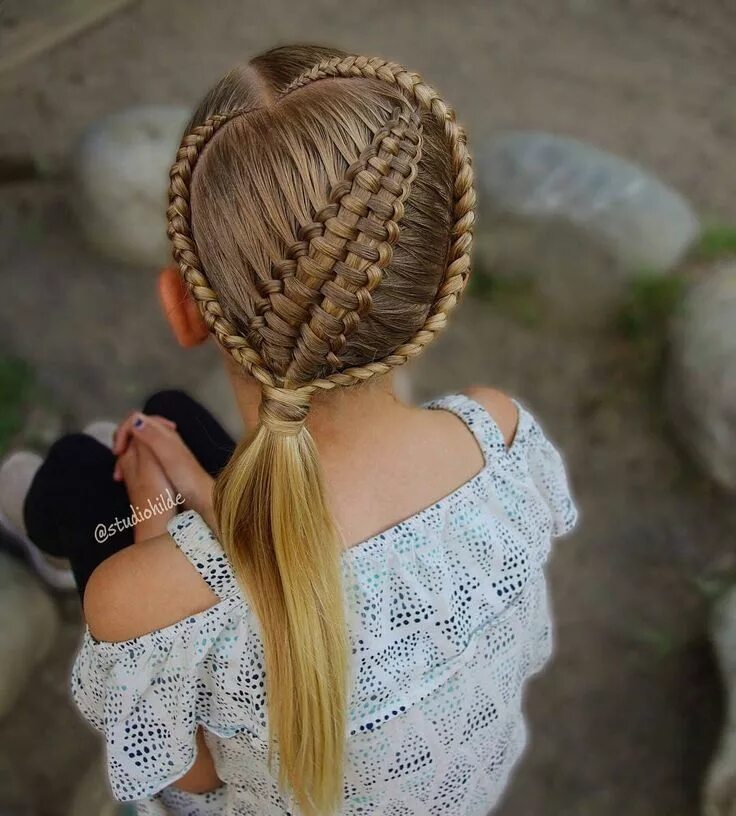 Прически для девочек на длинные косички Pin by Cyntia Florindo on Penteados Girl hair dos, Braided hairstyles, Curly hai