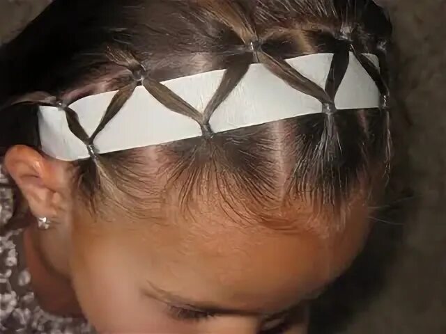 Прически для девочек с повязками Ribbon Headband Kids hairstyles, Little girl hairstyles, Hair styles