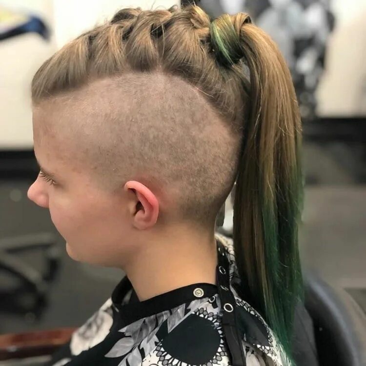 Прически для девочек выбритые виски Pin by JBG on Hair & Makeup Mohawk hairstyles, Shaved side hairstyles, Mohawk ha