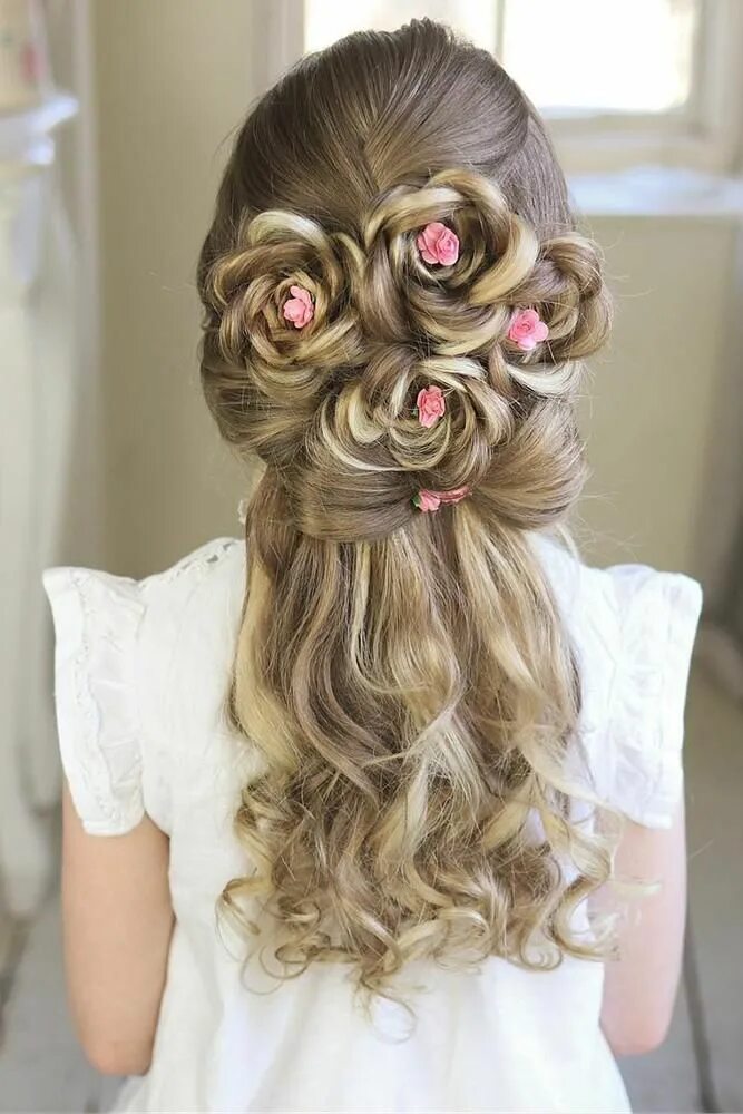 Прически для девочки на длинные фото 33 Elegant And Cute Flower Girl Hairstyles Wedding Forward Flower girl hairstyle