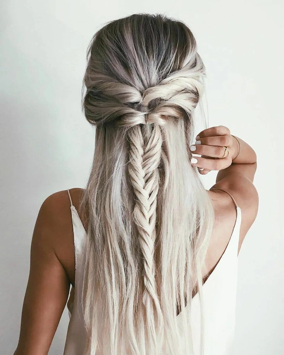 Прически для девушек на длинные легкие Mermaid Hairstyle Tips from Fin Fun Long hair styles, Fishtail braid hairstyles,