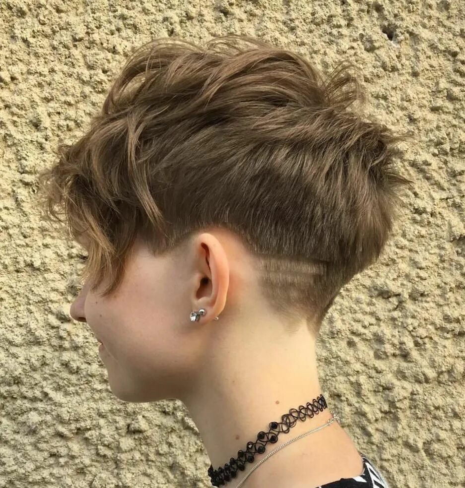 Прически для для девушки короткая очень 30 Standout Curly and Wavy Pixie Cuts Longer pixie haircut, Short hair styles, S