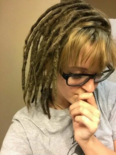 Прически для дредов для девочки Pin by Laurier on Kapsels Dreads short hair, Dread hairstyles, Blonde dreads