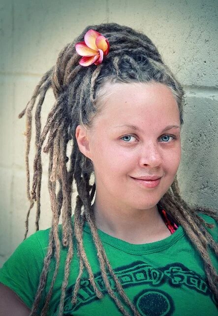 Прически для дредов для девочки Me))) Dread hairstyles, Beautiful dreadlocks, Hippie hair