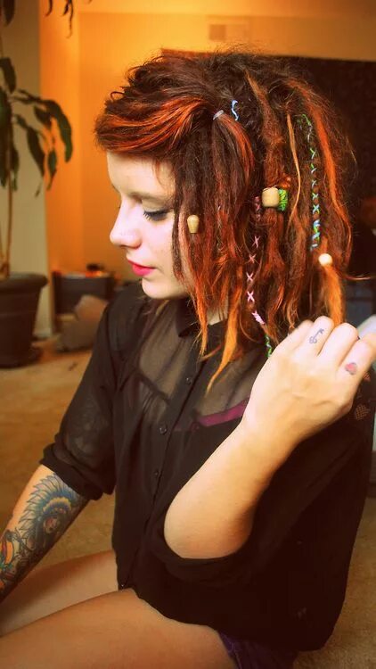 Прически для дредов для девочки Dreadlocks Dreads short hair, Dread hairstyles, Hippie hair