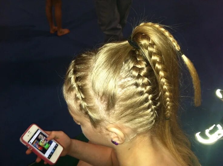 Прически для гимнасток Gymnast hair Gymnastics meet hair, Hair styles, Gym hairstyles