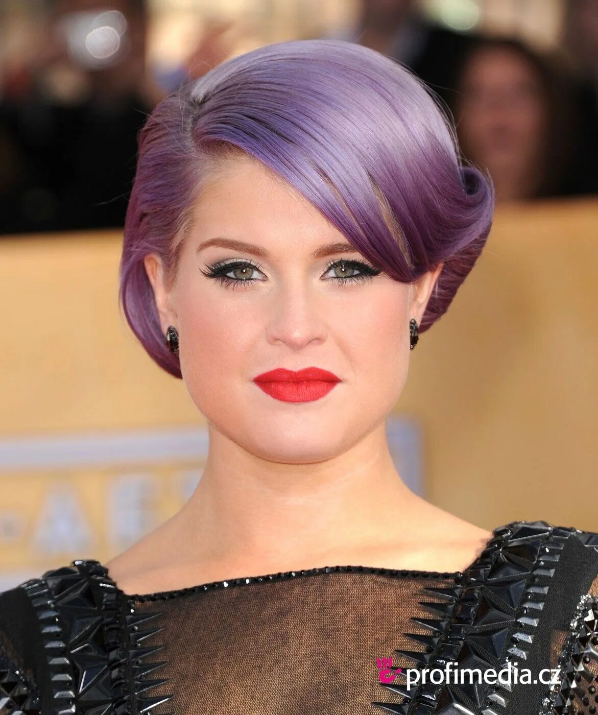 Прически для грушевидного лица женские Kelly Osbourne - peinado de Kelly osbourne, Maquillaje de famosos, Peinados