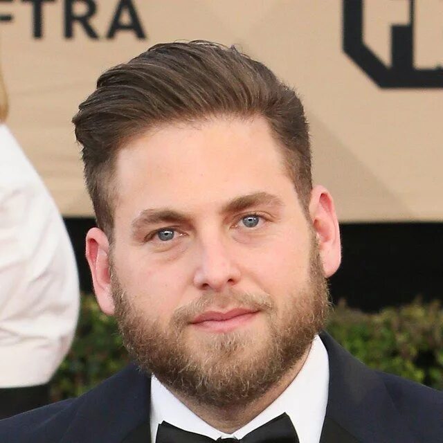 Прически для круглого лица мужские 2024 Jonah Hill Nailed the Ultimate Two-Part Grooming Move Last Night in 2024 Chubby 