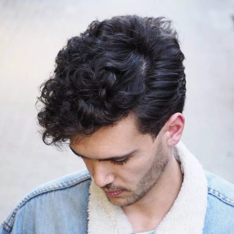 Прически для кудрявых волос мужские 21 Cool Hairstyles for Men: 2022 Trends Haircuts for curly hair, Curly hair styl