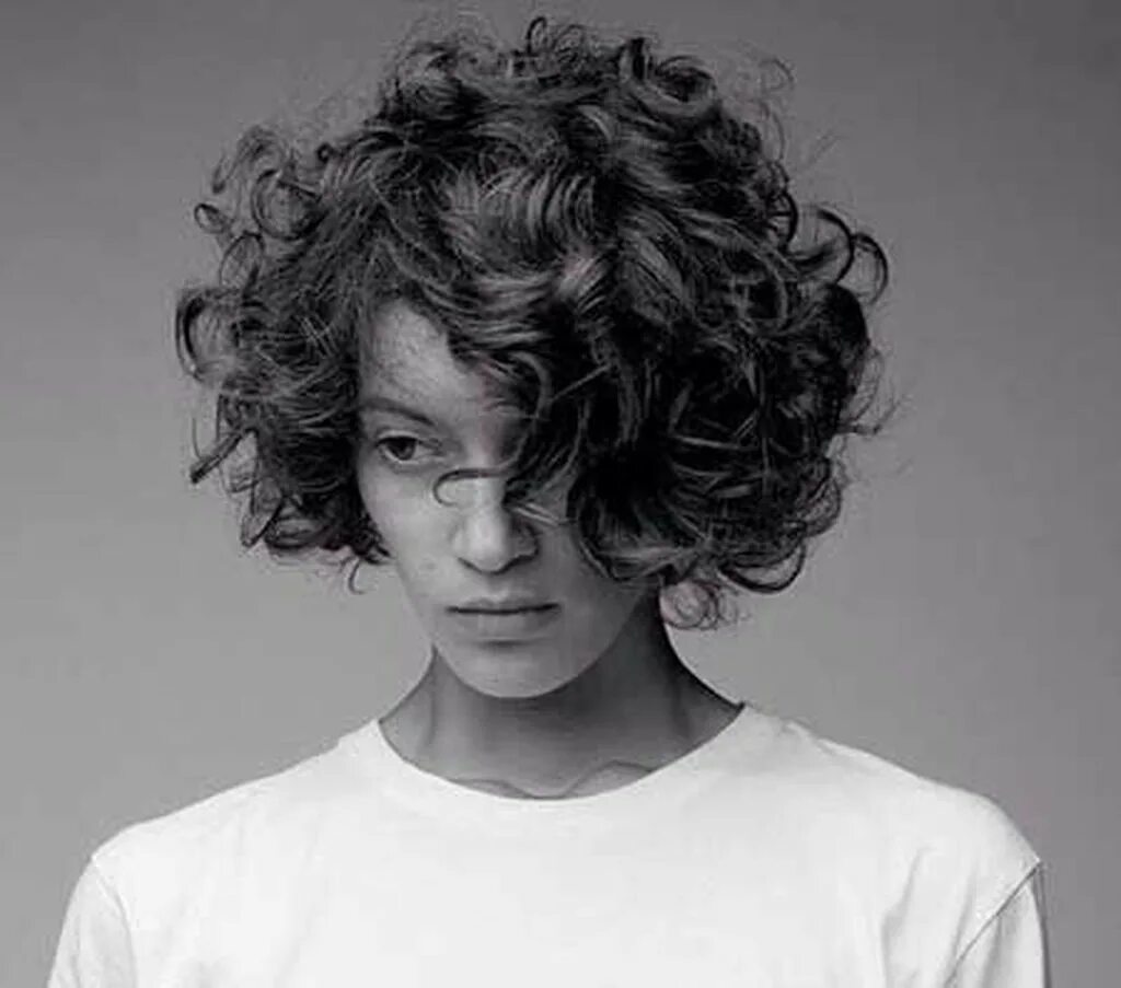 Прически для кудрявых волос женские 46 Incredibly Pretty Short Hairstyles For Curly Hair - Aksahin Jewelry Tagli cas