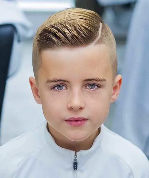 Bild könnte enthalten: eine oder mehrere Personen und Nahaufnahme Boy haircuts l