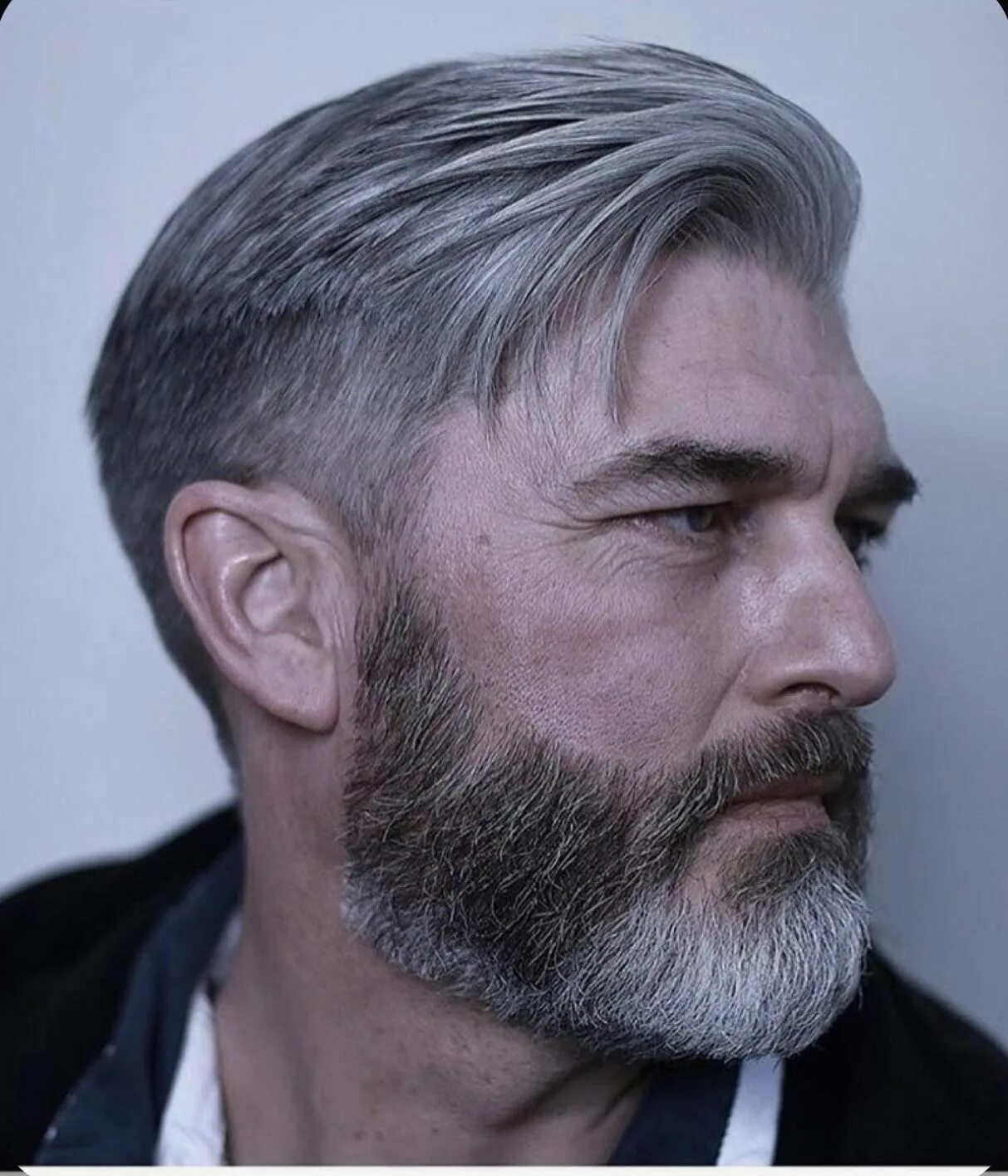 Прически для мужчин средних лет Pin on attractive Men in all their forms Grey hair men, Beard hairstyle, Hair st