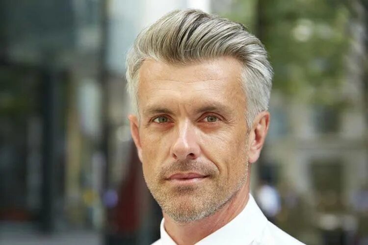 Прически для мужчин средних лет The Best Hairstyles For Older Men in 2023 Older mens hairstyles, Old man haircut