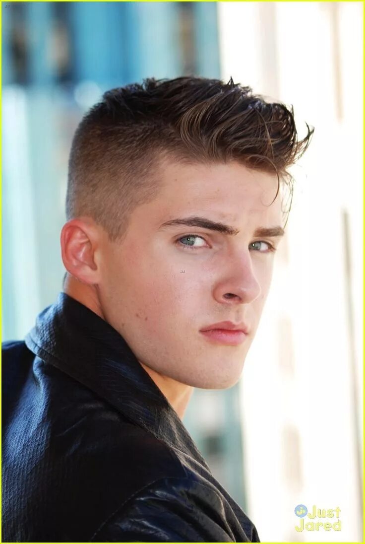 Прически для парней 18 лет Theo Cody Christian Teen boy haircuts, Teen boy hairstyles, Boys haircuts