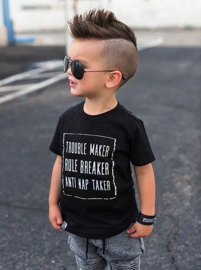 Прически для пацанов девочке Coupe de cheveux enfant - idées pour petites têtes blondes Cute boys haircuts, T