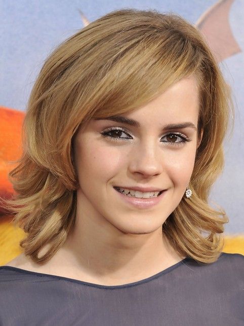 Прически для подростков на среднюю длину Emma Watson Medium Hairstyle: Layered Haircut - Pretty Designs Emma watson hair,