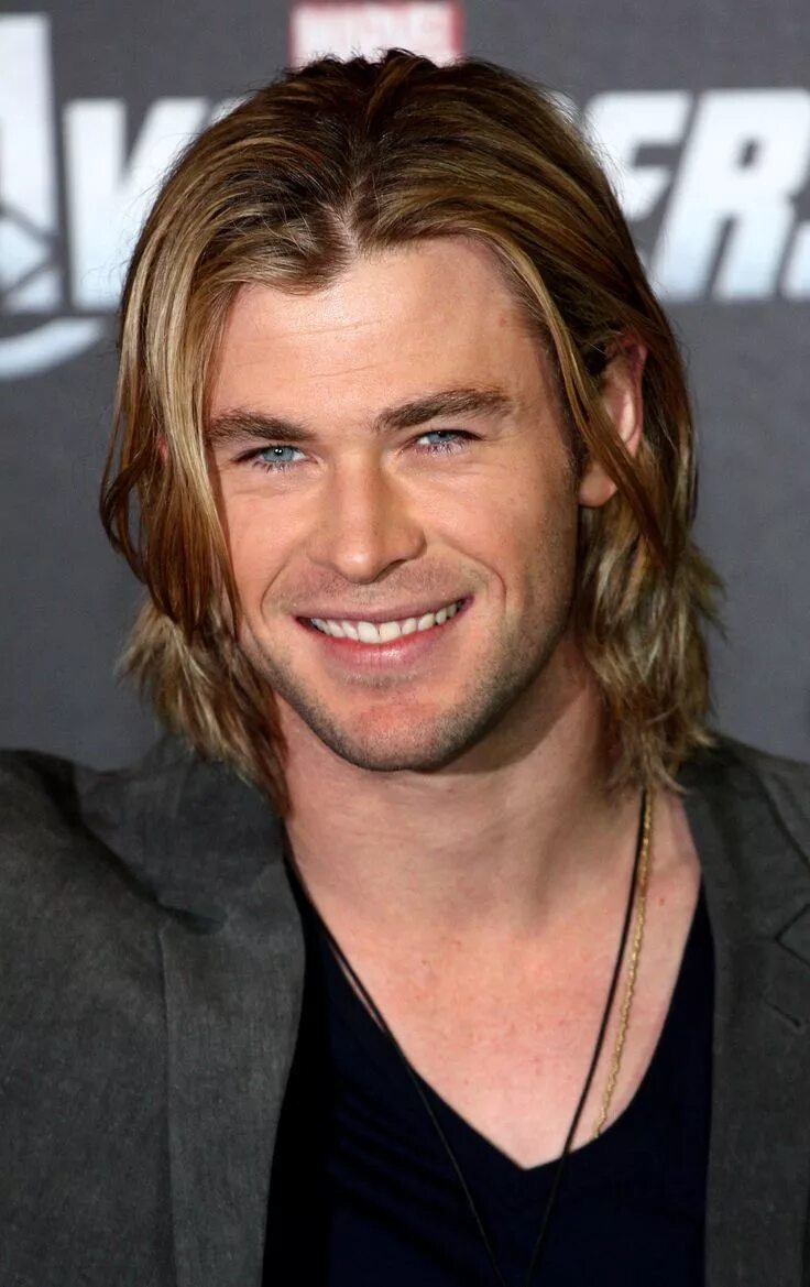 Прически для прямых волос мужские длинные Pin by Kelly Odinson on Chris Hemsworth Chris hemsworth, Long hair styles, Mens 