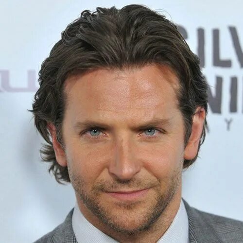 Прически для широкого лба мужские 37 Celebrity Hairstyles For Men in 2024 Bradley cooper hair, Bradley cooper, Bra