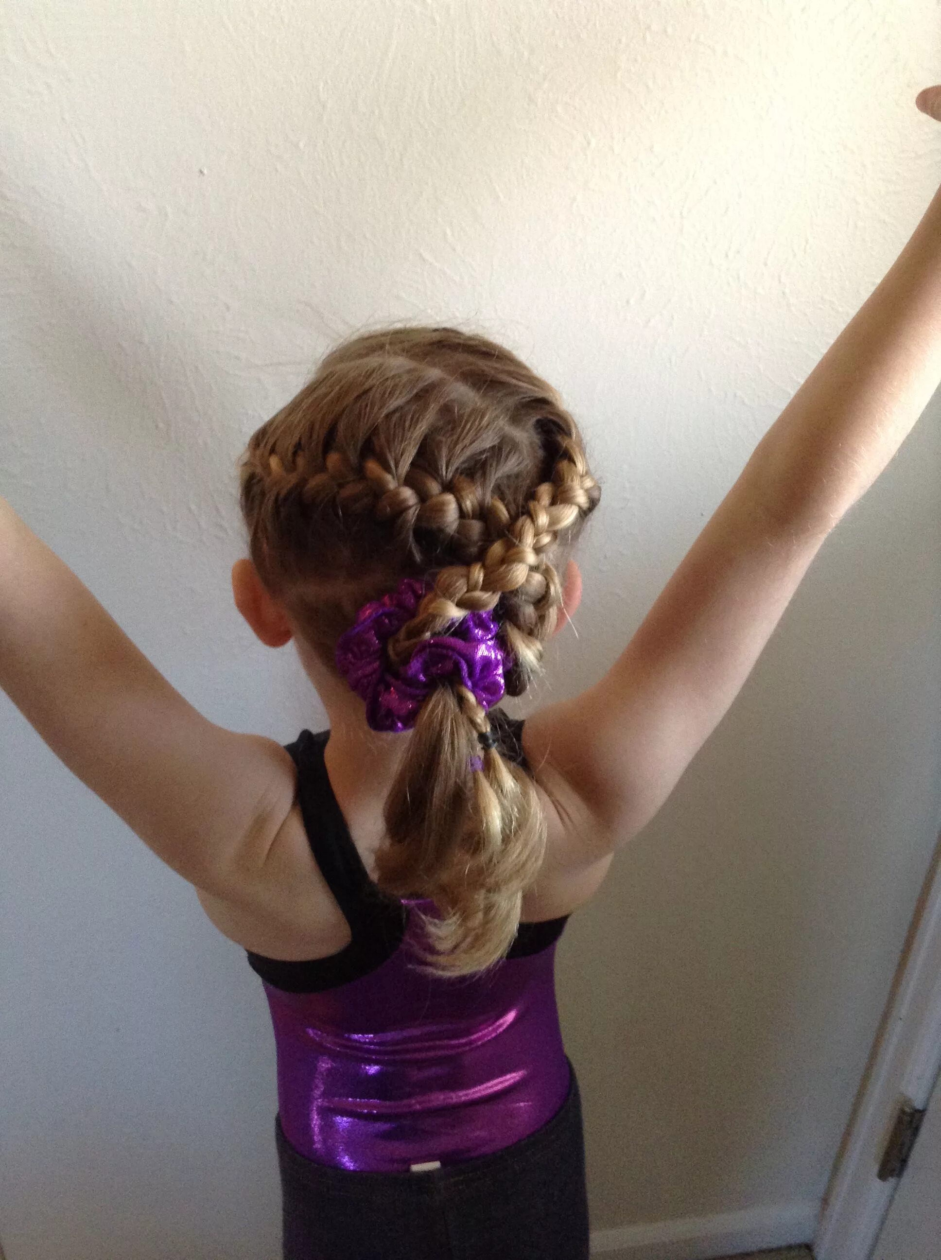 Прически для спортивной гимнастики для девочек Pin on Delaney Gymnastics hair, Cool hairstyles, Competition hair