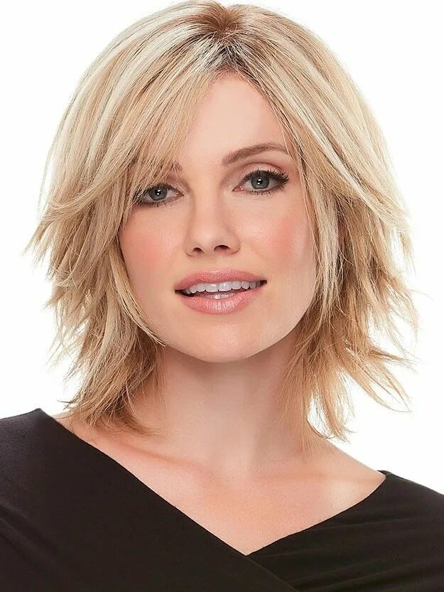 Прически для тонких волос средней длины женские #bobhairstylesforfinehair Wavy bob hairstyles, Bob hairstyles, Short bob hairsty