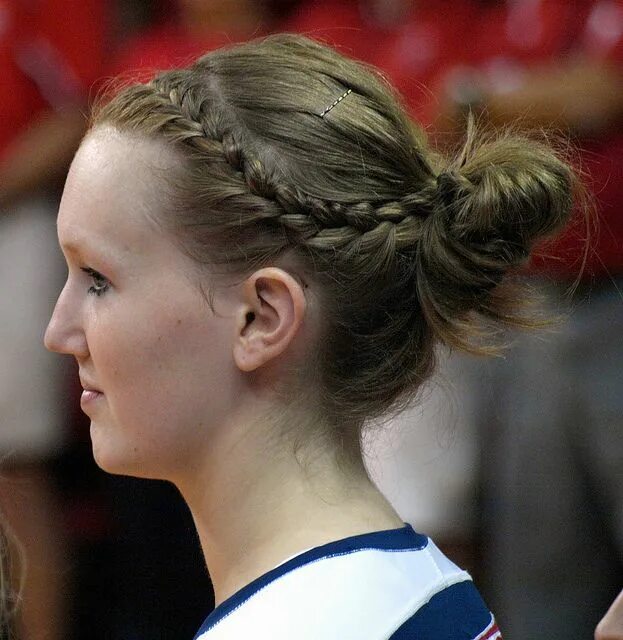 Прически для волейбола женские Volleyball hair styles Volleyball hairstyles, Bun hairstyles, Braided bun hairst