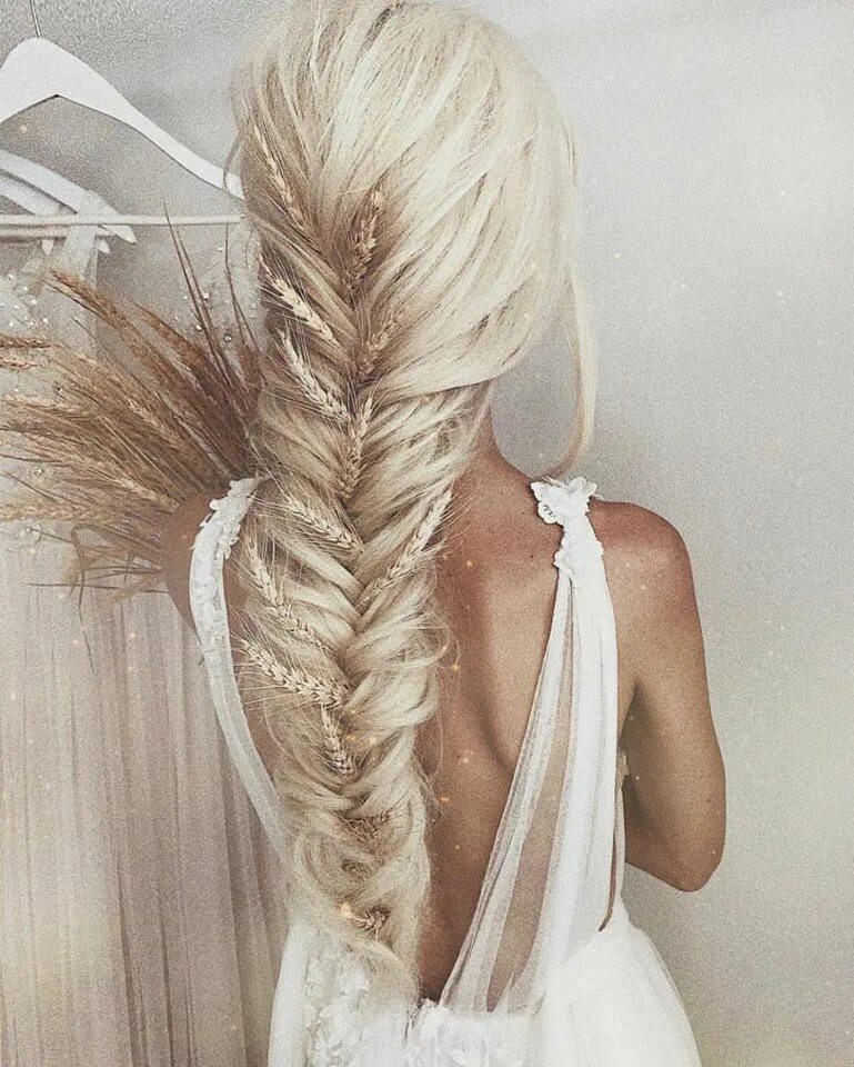 Прически для волос колосками Ulyana Aster Long bridal hair, Wedding hairstyles, Wedding hair inspiration