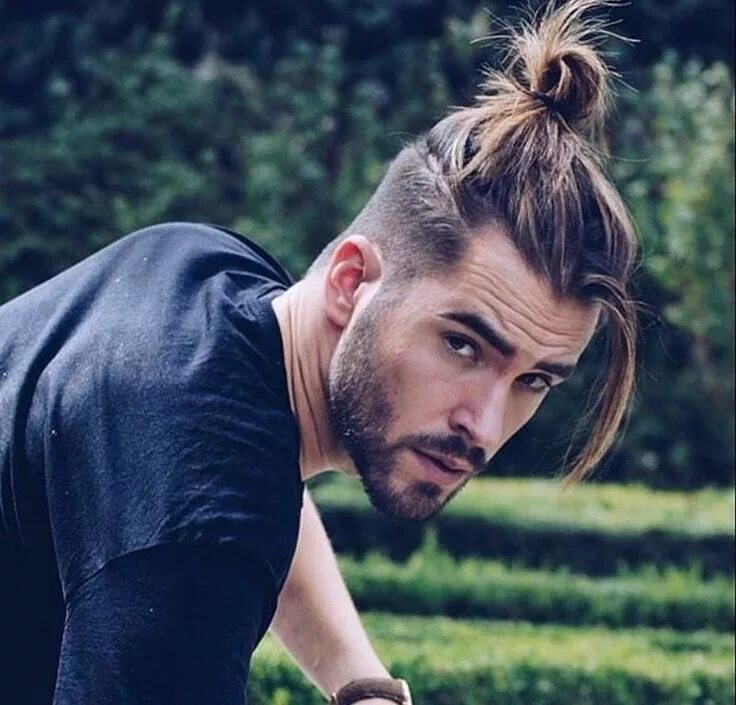 Прически для юношей с длинными волосами Pin by Chad Flickinger on Hipster Long hair styles men, Long curly hair men, Man