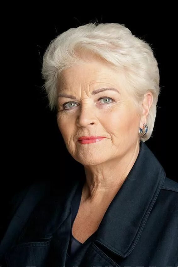 Прически для женщин 70 лет Pam St. Clement Short thin hair, Short hair styles, Hairstyles for thin hair