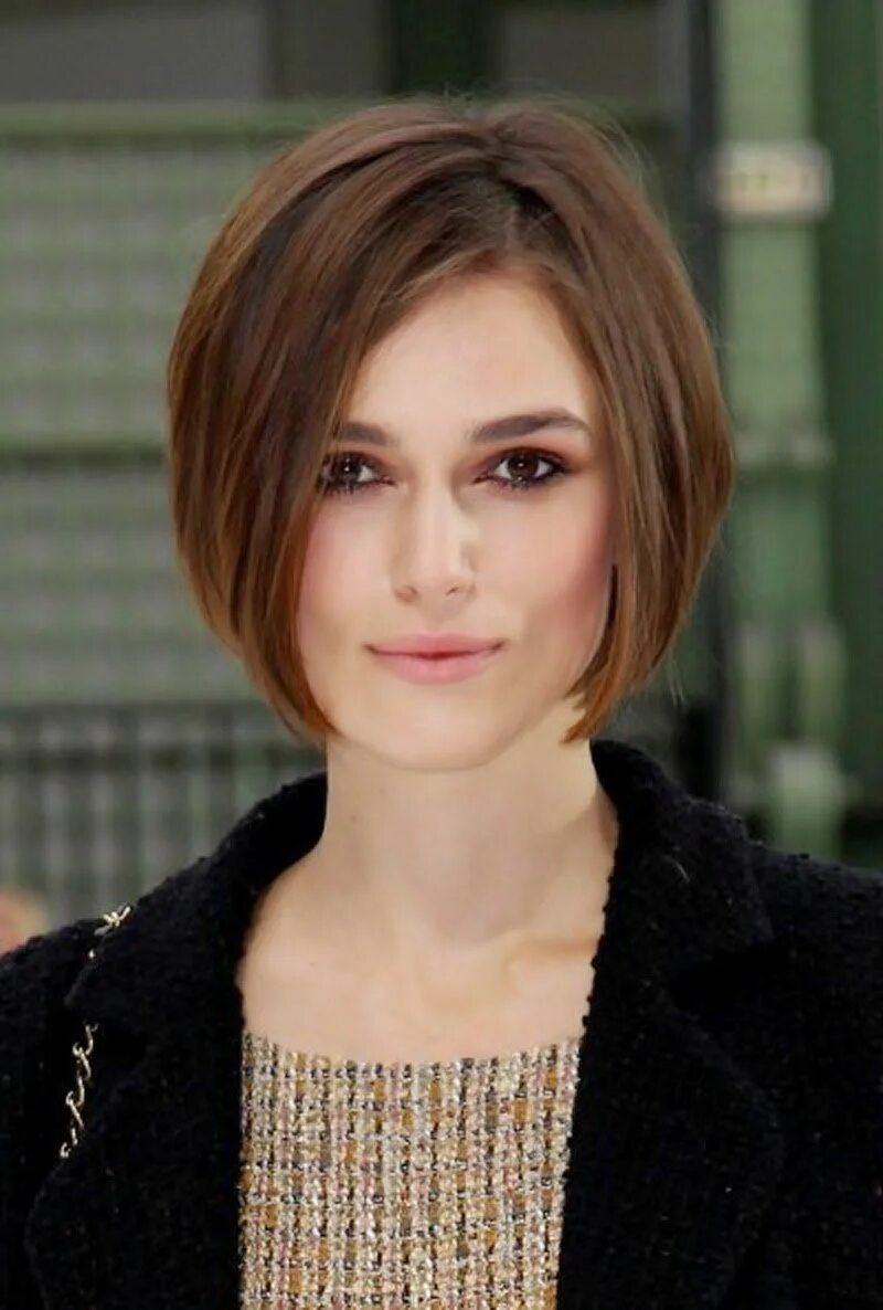 Прически для женщин без челки Włosy do linii brody Thin hair styles for women, Angled bob hairstyles, Thick ha