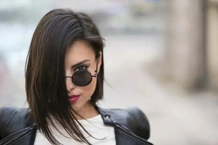 Прически для женщин брюнеток 6 Different Hairstyles for Women with Glasses that Looks Perfect Asymmetrical bo