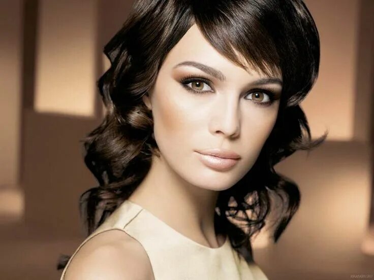 Прически для женщин брюнеток Make-up for brunettes Hair beauty:cat, Natural makeup looks, Hair makeup