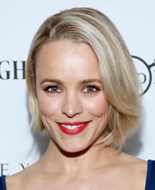 Прически для женщины с высоким лбом Rachel McAdams Debuts a Major Hair Change Just in Time for the Oscars Platinum b