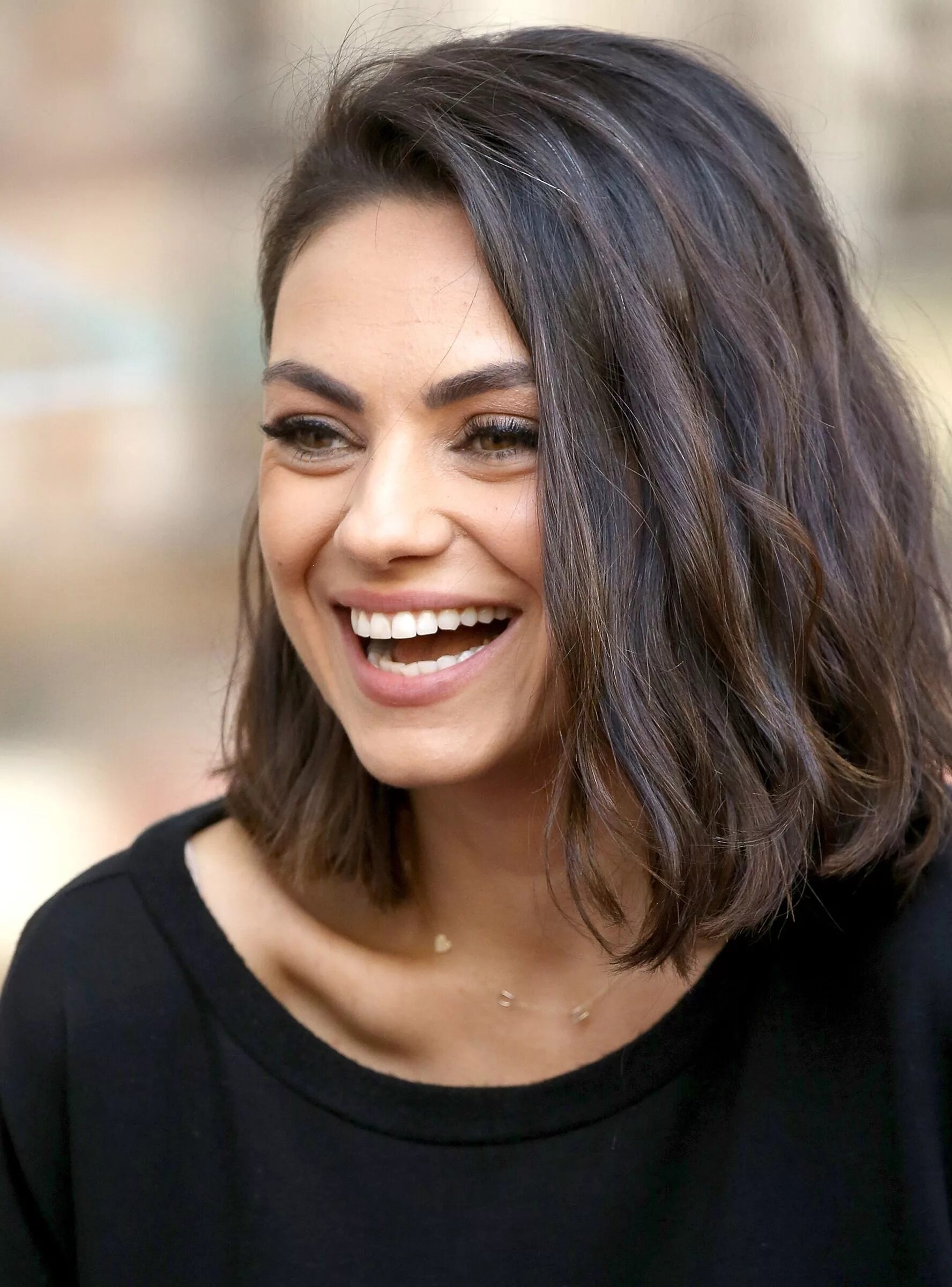 Прически до плеч Mila Kunis Has The Best Hollywood Glow-Up-& No One Has Noticed Thick hair styles