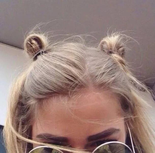 Прически два хвостика на длинные волосы Hair accessory: oversized sunglasses 90s style hairstyles bun blonde hair eyebro