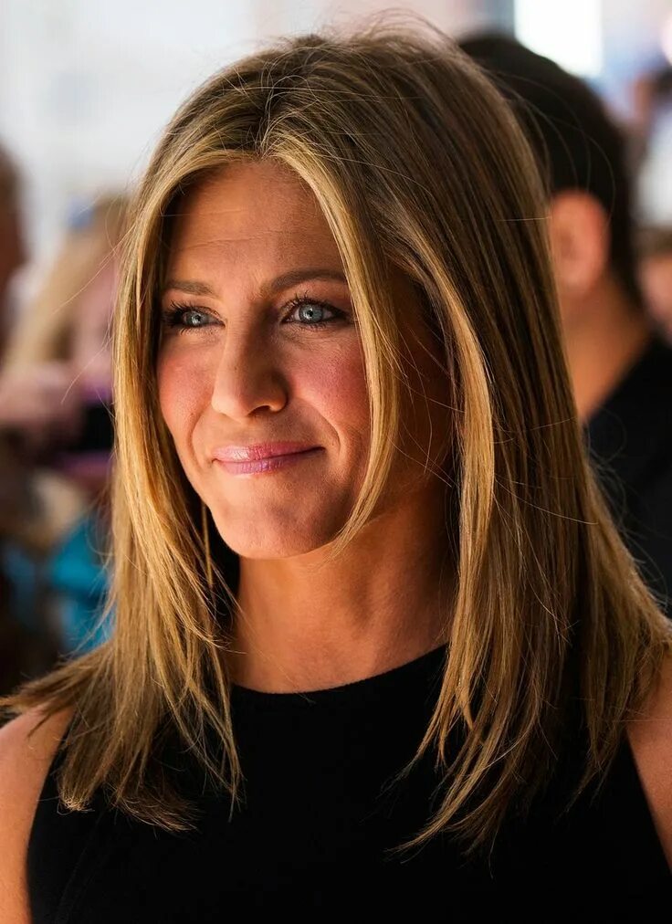 Прически дженнифер энистон на средние волосы Jennifer Aniston Mittelscheitel frisuren, Haarschnitt ideen, Haarschnitt