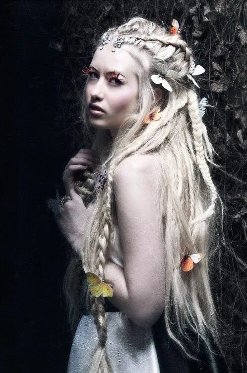 Прически эльфов женские blond celtic witch - Google Search Fairy hair, White dreads, Blonde dreads