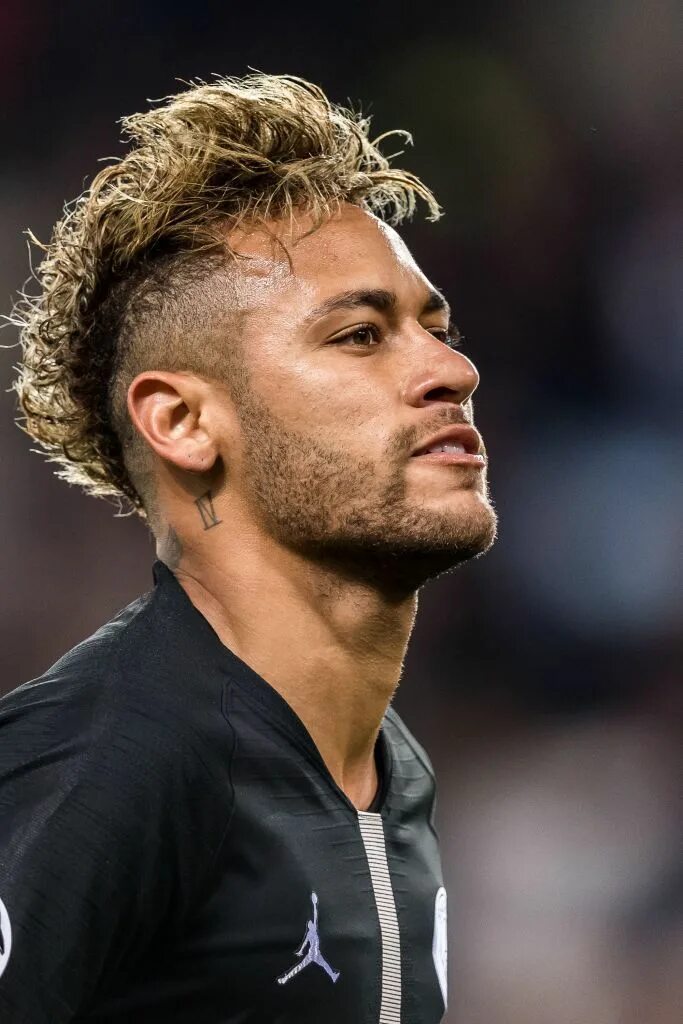 Прически футболистов Neymar da Silva Santos Júnior of Paris Saint-Germain during the UEFA... Neymar j