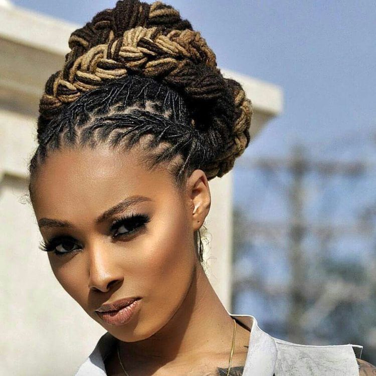 Прически из афрокосичек на длинные волосы Pin on Natural Hair Locs hairstyles, Dreadlock hairstyles, Hair styles