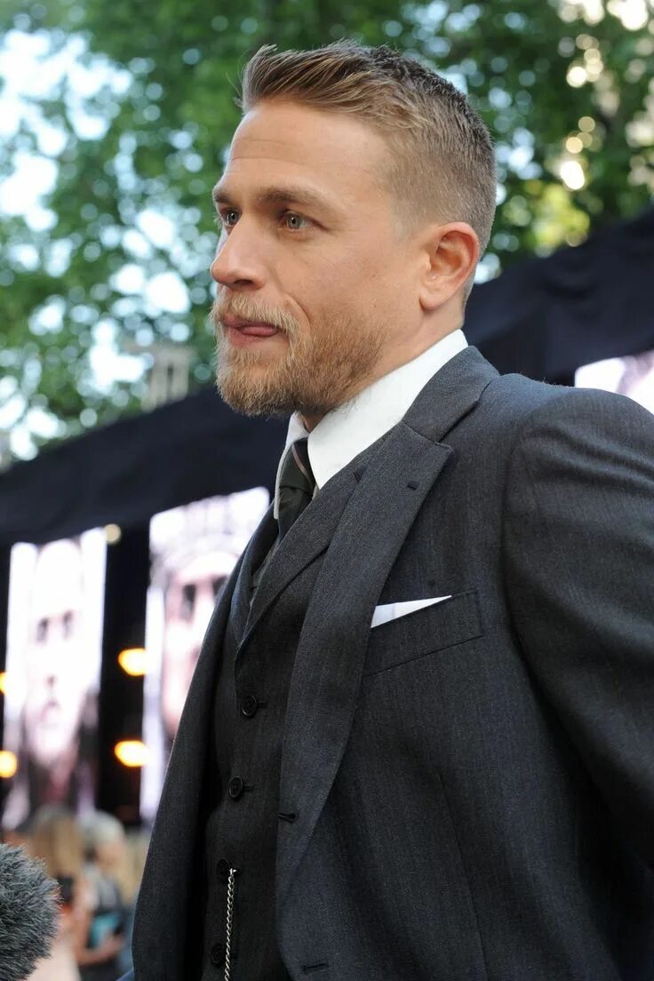 Прически из фильмов мужские See the source image Charlie hunnam, Charlie, Haircuts for men