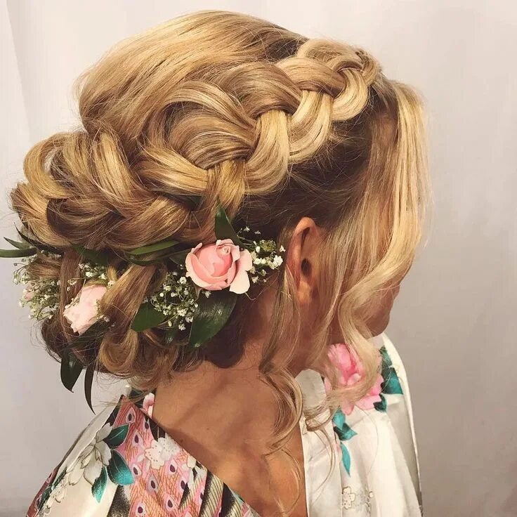 Прически из пинтереста 2024 It was so fun creating this updo with woven flowers for Holly yesterday! Congrat