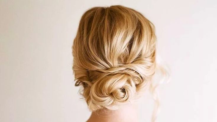 Прически как сделать низкий пучок If your routine hairstyle has you down, the best way to go is . Updos for medium