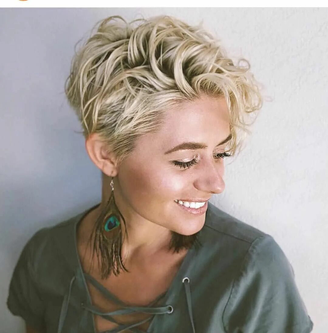 Прически короткая укладка Pixie Cut ✂ Short Hair Style on Instagram: "Just an amazing look on @becs_mk !!;