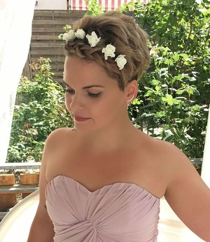 Прически короткие девушки на свадьбу Wedding Pixie Hairstyle Short wedding hair, Pixie hairstyles, Short hair styles