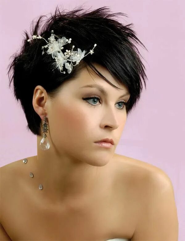 Прически короткие с украшениями Novia con pelo estilo punk Short wedding hair, Short hair styles, Short hair sty