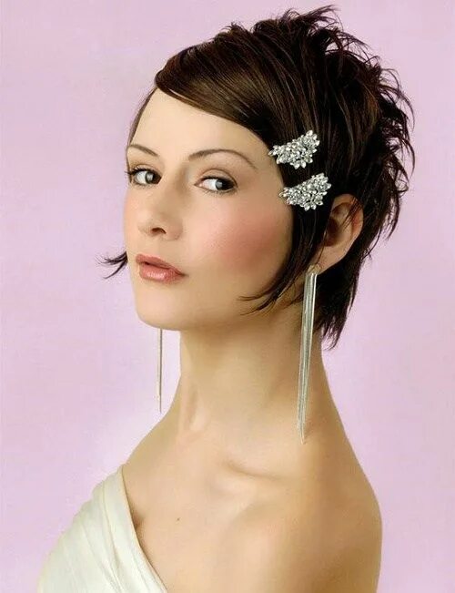 Прически короткие с украшениями 40 Irresistible Hairstyles for Brides and Bridesmaids Short wedding hair, Pixie 