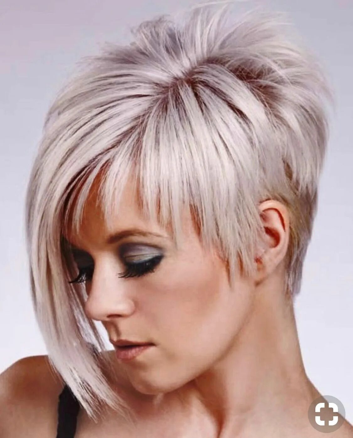 Прически короткие симметрия Pin on Help! Hair and Make-Up Edgy hair, Edgy short haircuts, Short straight hai